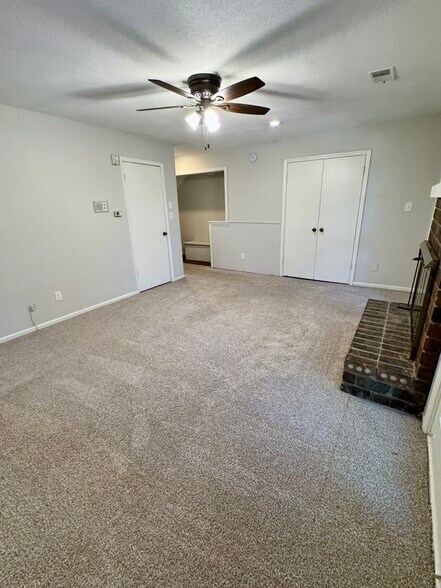 Building Photo - 10211 Cedarbrooke Ln