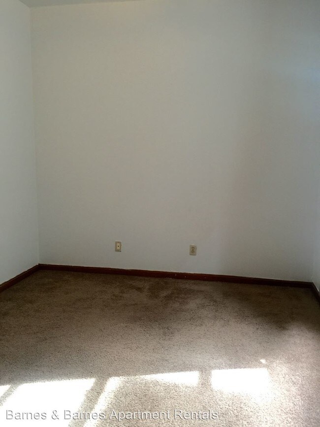 Building Photo - 512 W Cross St