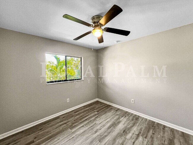 Building Photo - 4530 SW 10th Ave