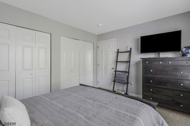 Building Photo - 11 Oak Knoll Ln