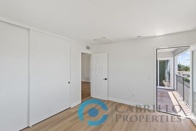 Building Photo - 526 11th St