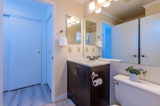 Building Photo - Unfurnished, 2 Bed, 1.5 Bath at Keonekai Villages