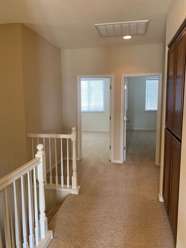 Building Photo - 1331 Violet Way