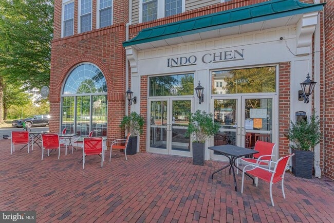 Building Photo - 5108 English Terrace