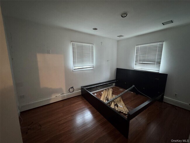 Building Photo - 11 Oak Pl