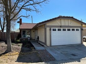 Building Photo - 212 Oak Meadow Ln