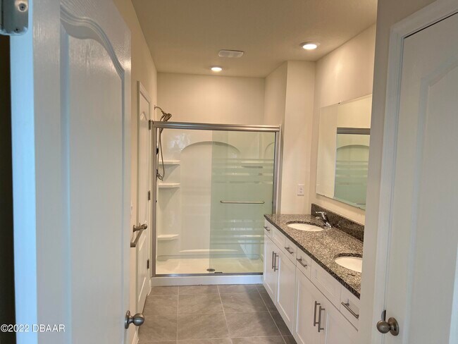 Building Photo - 325 Caryota Ct