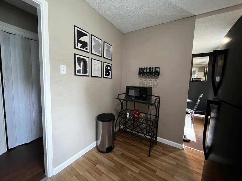 Coffee Station Kitchen - 39 Rosemont Dr