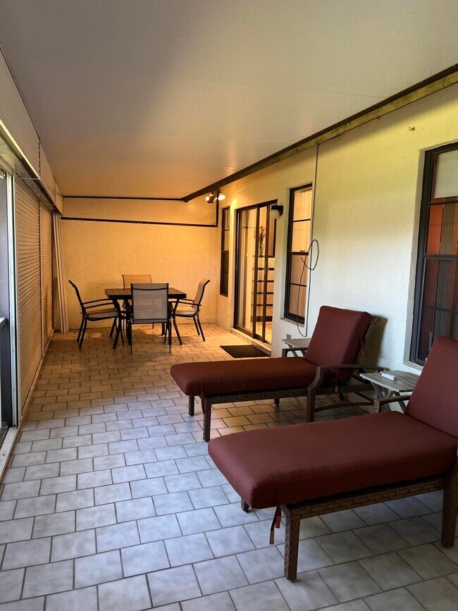 Building Photo - 10555 Garden Palm Ct