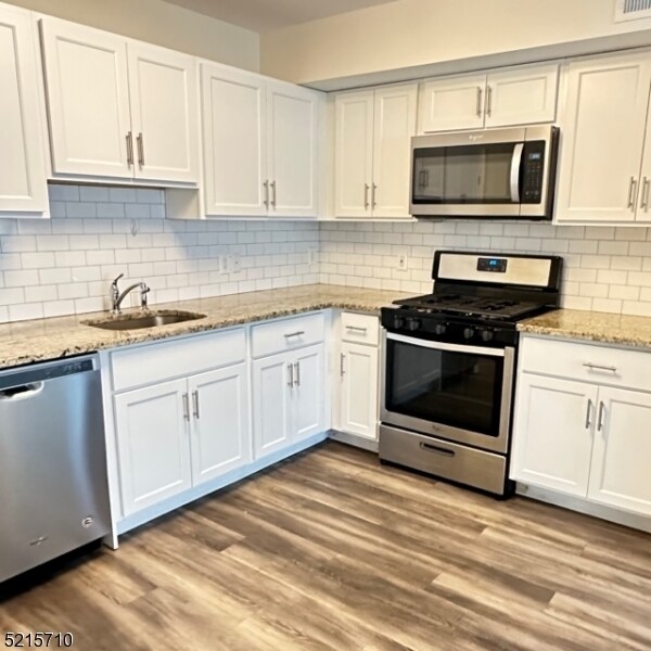 Building Photo - 290 3rd St