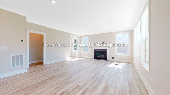 Building Photo - Single Family Home |2nd Floor Built-In Off...