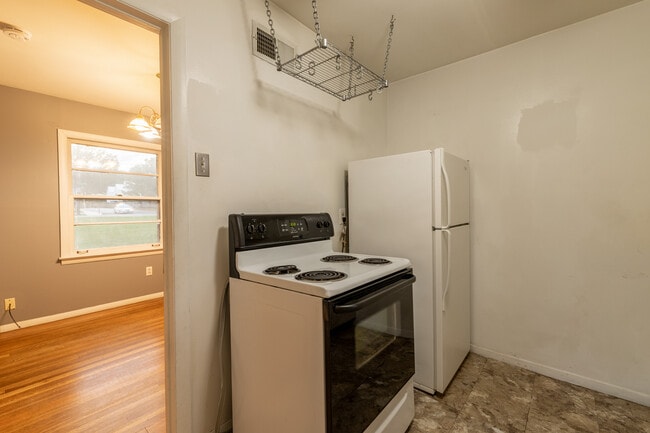 Building Photo - 430 N Graham St