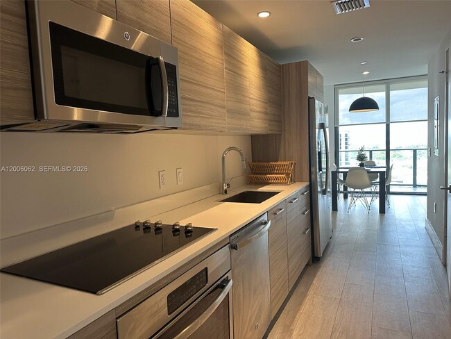 Building Photo - 121 NE 34th St