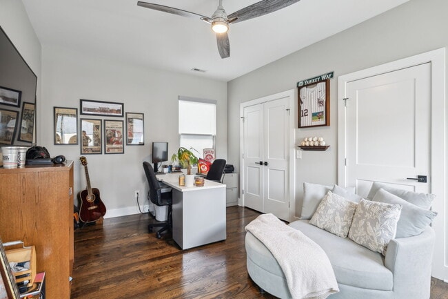 Building Photo - 6216B California Ave