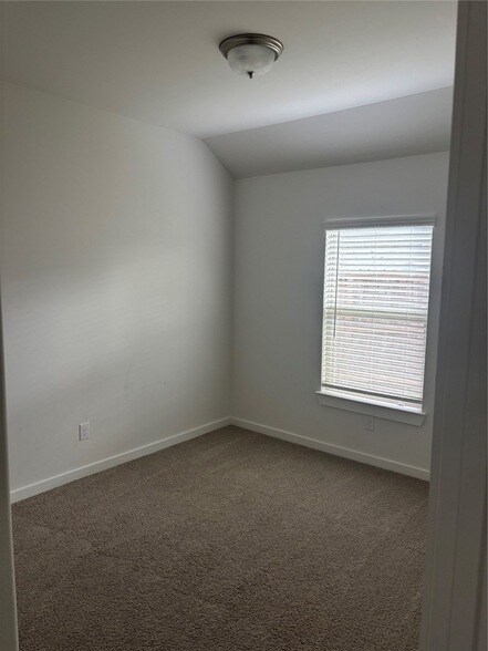 Building Photo - 19192 Cedar Lennox Cir