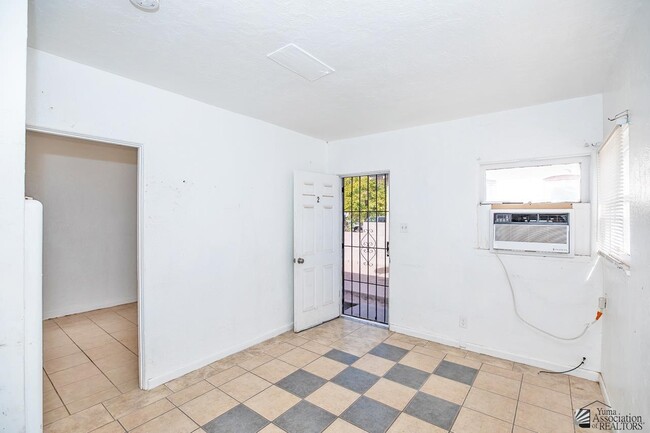 Building Photo - 531 S 1st Ave