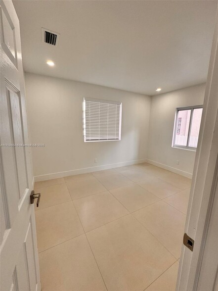 Building Photo - 728 NW 77th St