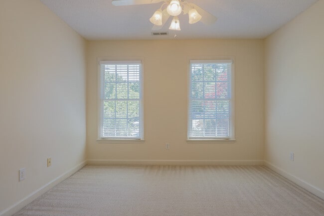 Building Photo - 15 Woodcliff Cir