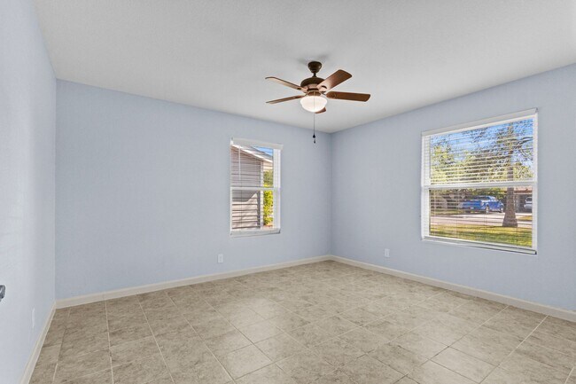 Building Photo - 218 W Williamson Ave