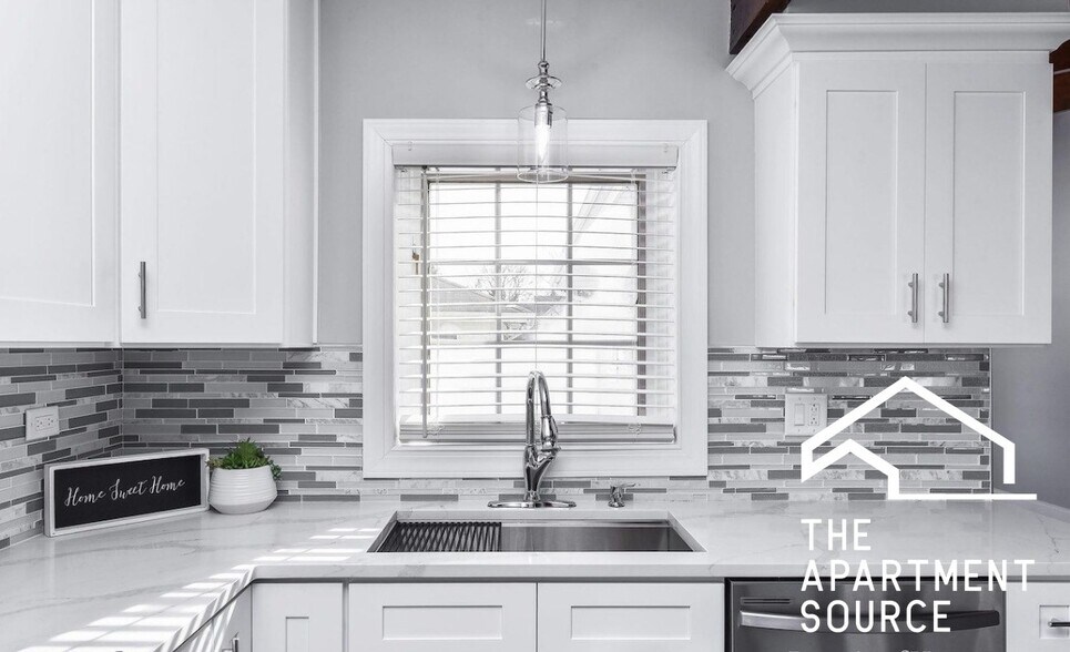 Building Photo - 702 Hammerschmidt Ave