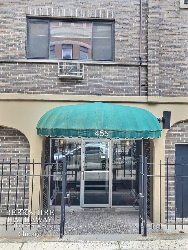 Primary Photo - 455 W Saint James Place
