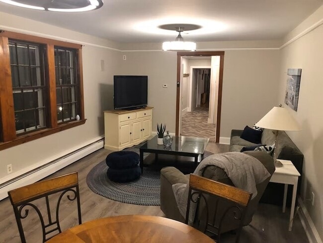 Building Photo - 40 Russell St