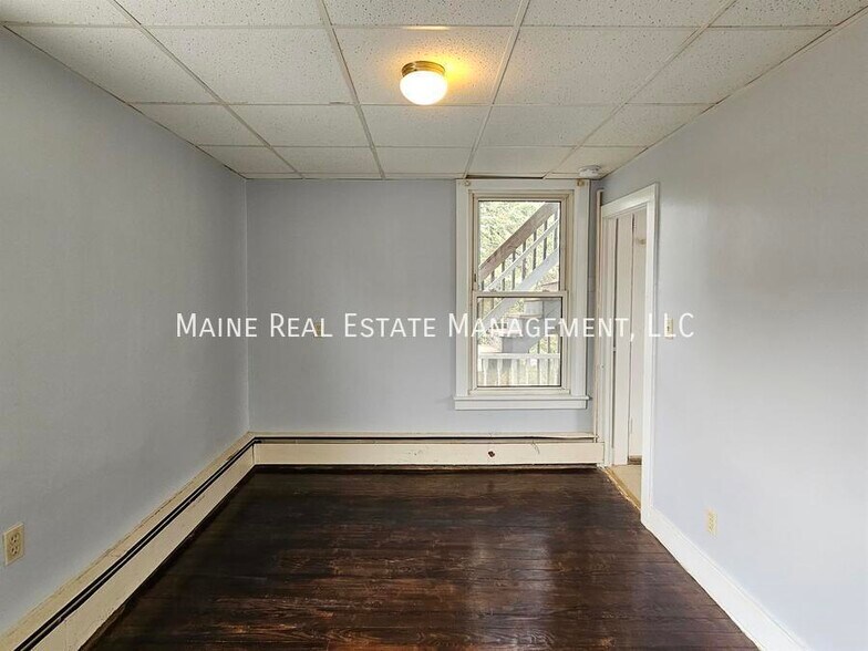 Building Photo - 64 Elm St