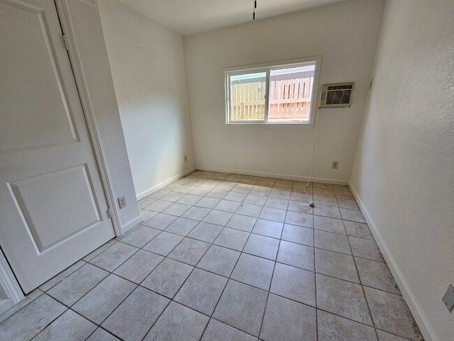 Building Photo - Spacious 8-Bedroom Family Home with Permit...