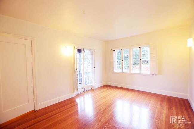 Building Photo - Timeless 4 Bedroom in West Montclair