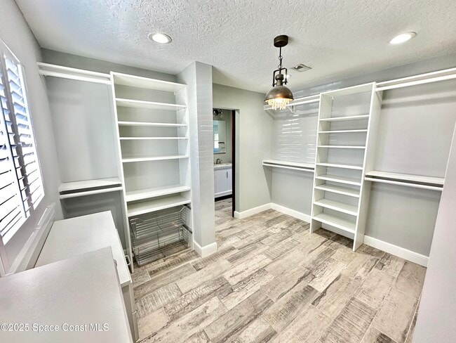 Building Photo - 918 Bluewater Dr