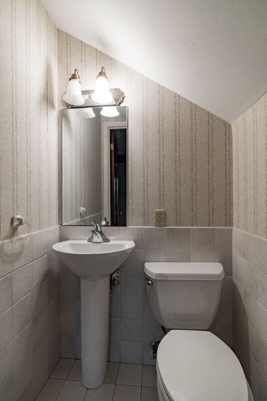 Building Photo - 265 Ponderosa Dr