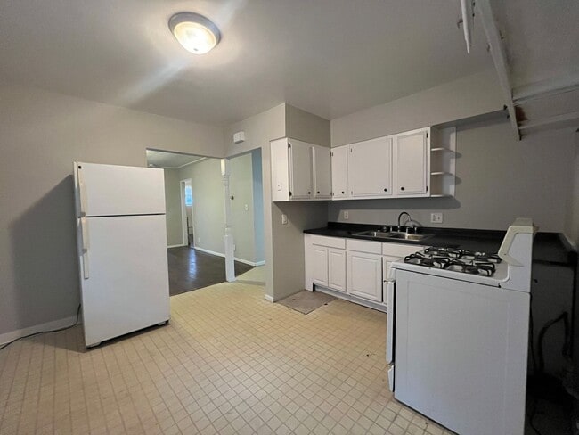 Building Photo - 1092 Edgerton St