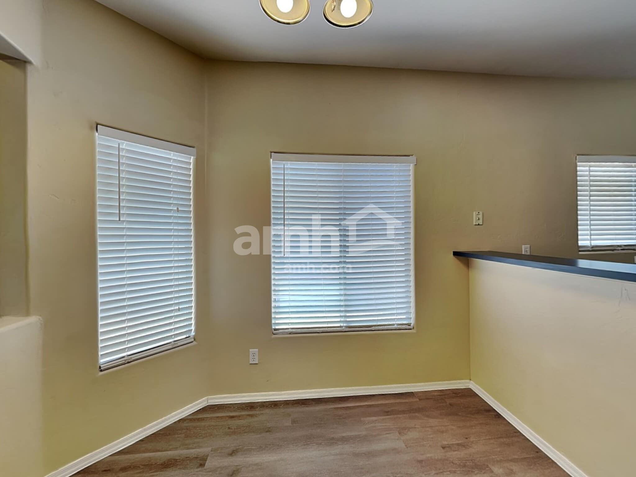 Building Photo - 6653 S Stratosphere Ln