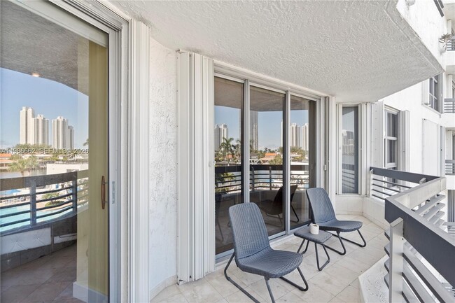 Building Photo - 19101 NE 36th Pl