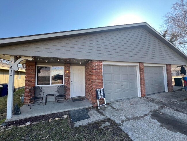 Building Photo - 610 Bremer Dr