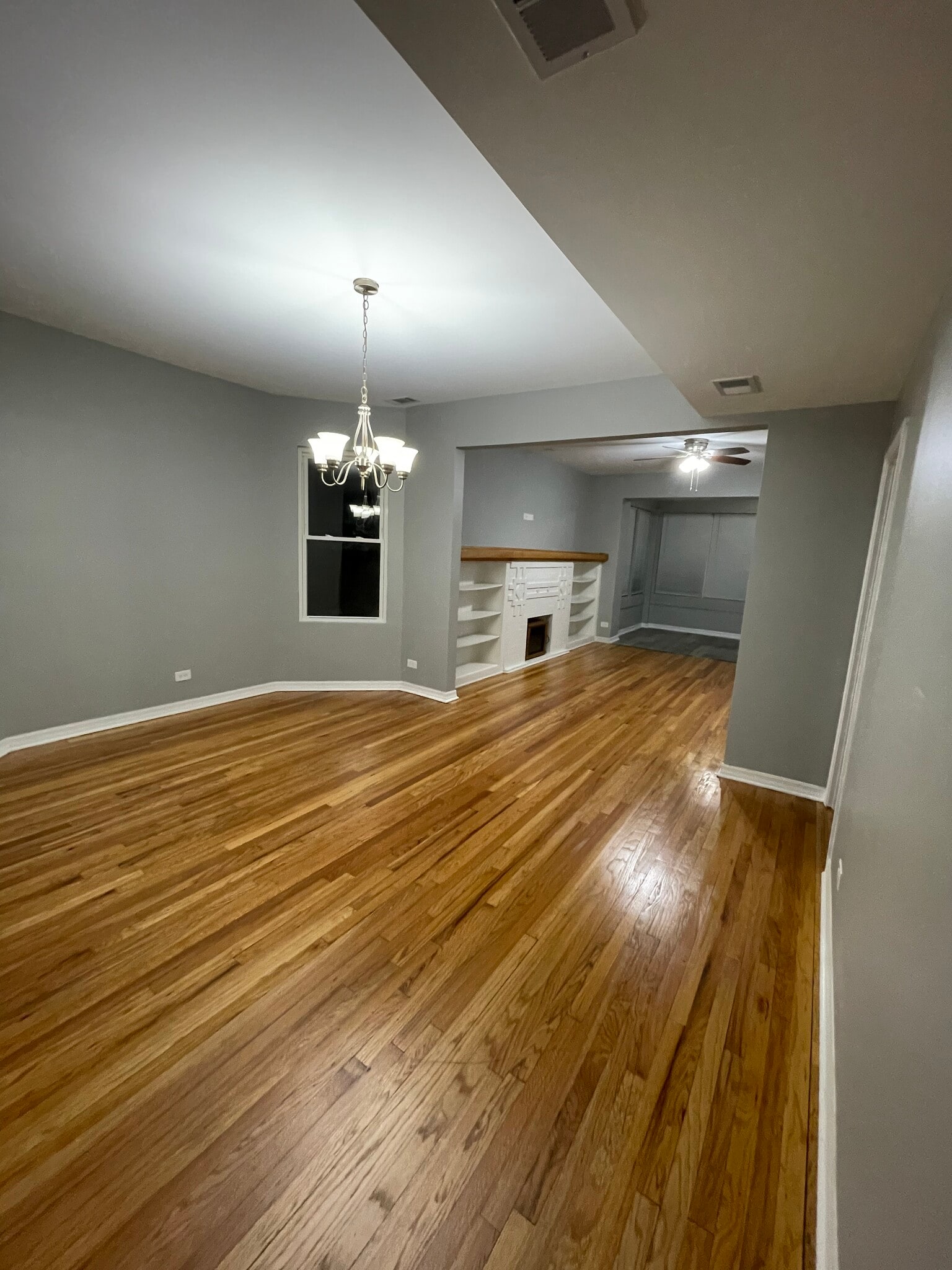 Building Photo - 1543 N Lorel Ave
