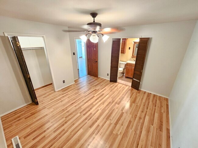 Primary Bedroom - 10912 Woodland Ave NE