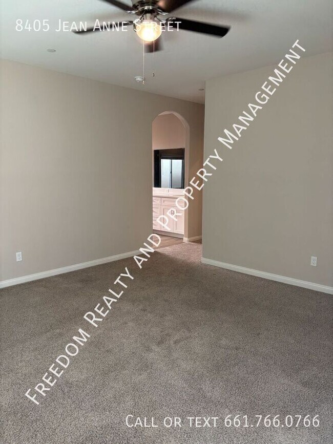 Building Photo - 8405 Jean Anne St