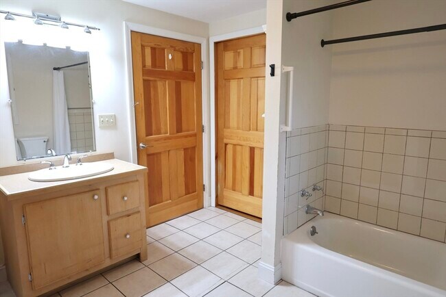 Building Photo - 5 Yankee Way