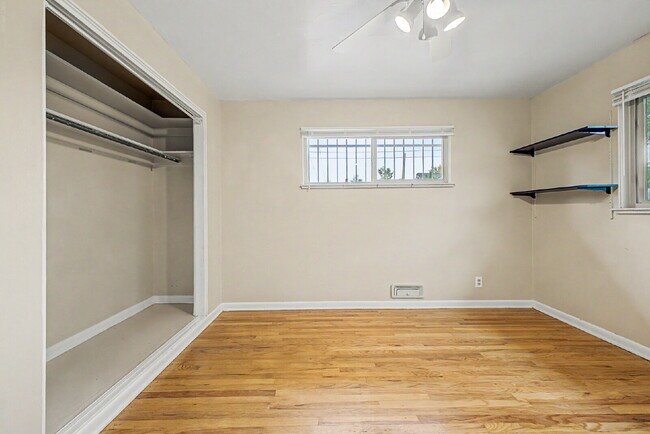 Building Photo - "Charming 2-Bedroom Apartment with Spacious Living – 1025 Sq Ft in Prime Denver Location!"