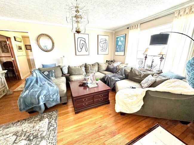 Building Photo - 2027 Katelyn Dr