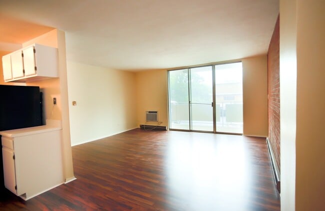 Building Photo - 1800 Jefferson Park Ave