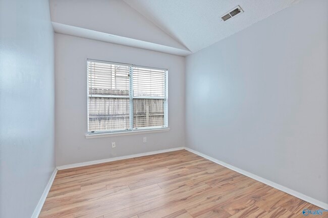 Building Photo - 120 Briargate Ln