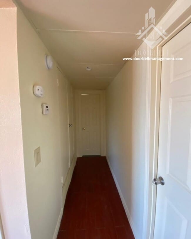 Building Photo - 265 E 2nd St