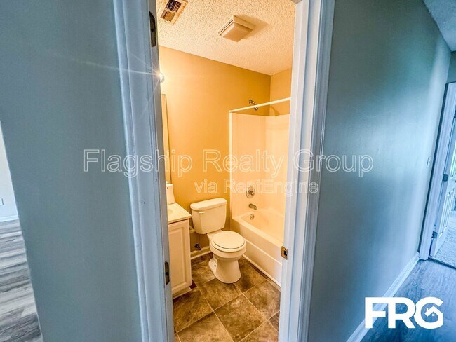 Building Photo - 3311 Moseley Dr