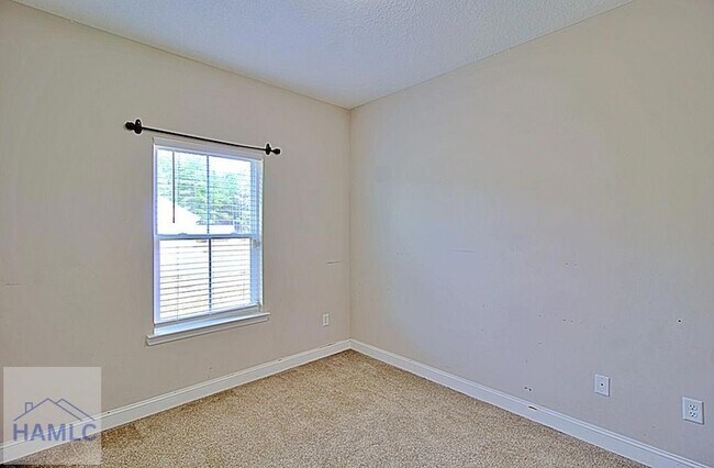 Building Photo - 147 Rimes Ave SE