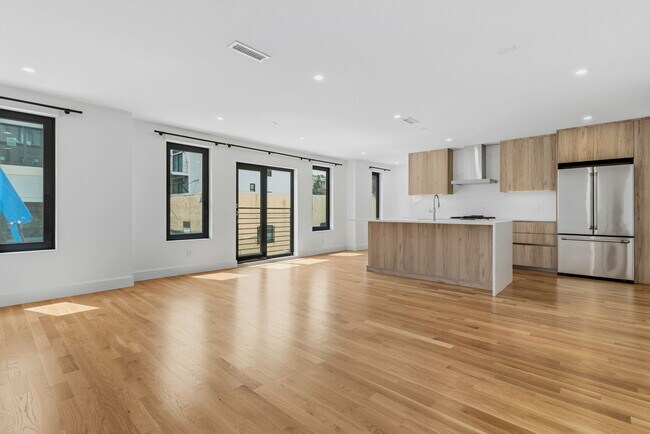 Building Photo - 6 Devine Wy