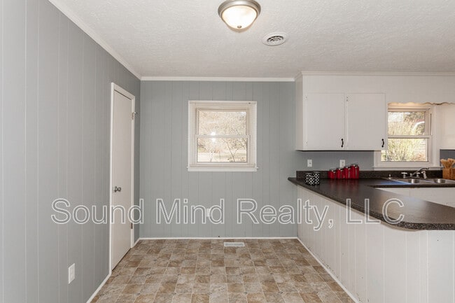 Building Photo - 704 Joyner St