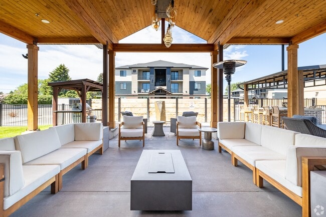 Building Photo - The Lofts on Broadway