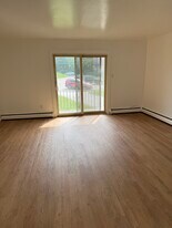 Building Photo - 835 Garrett Ln